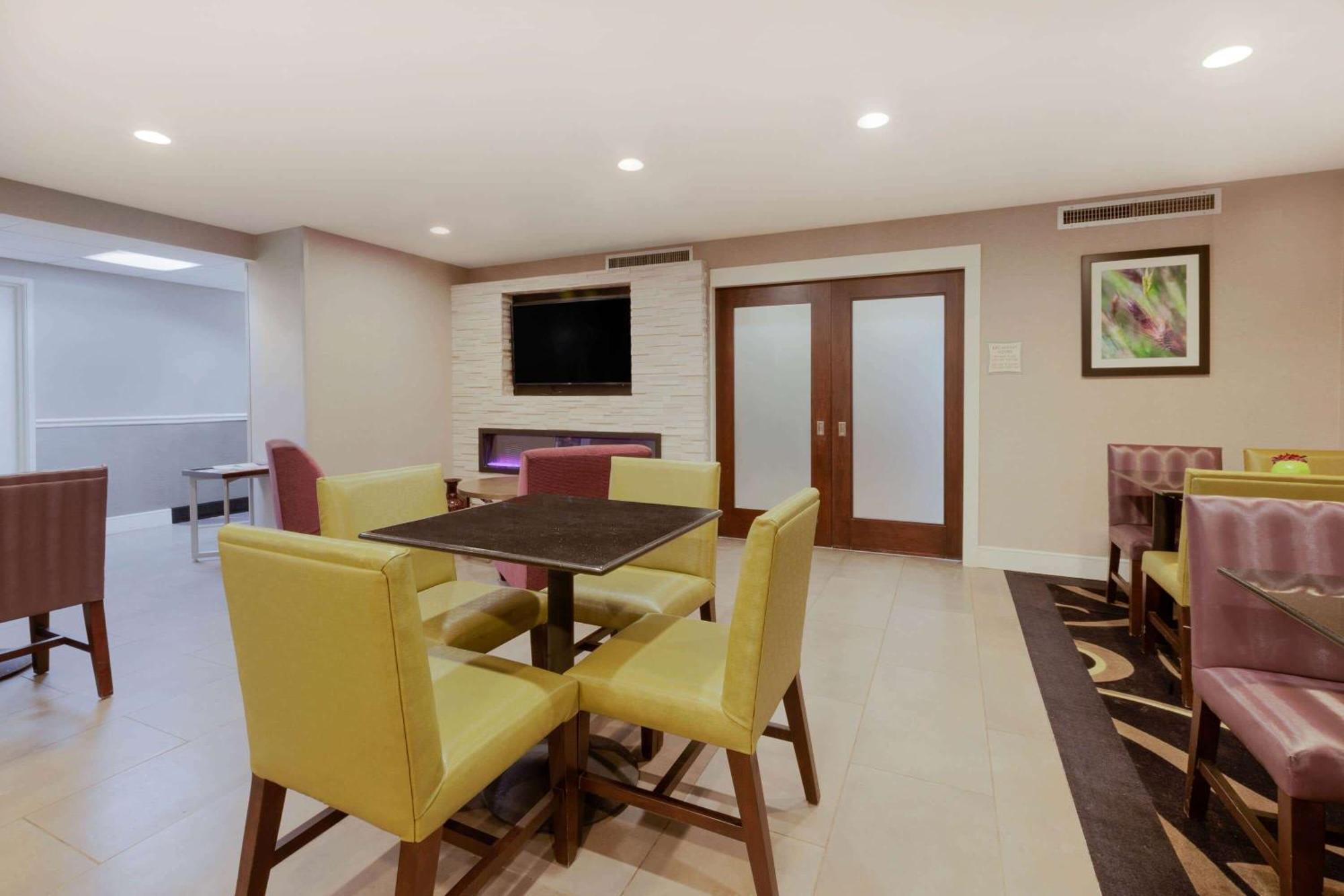 La Quinta By Wyndham Detroit Utica Otel Dış mekan fotoğraf